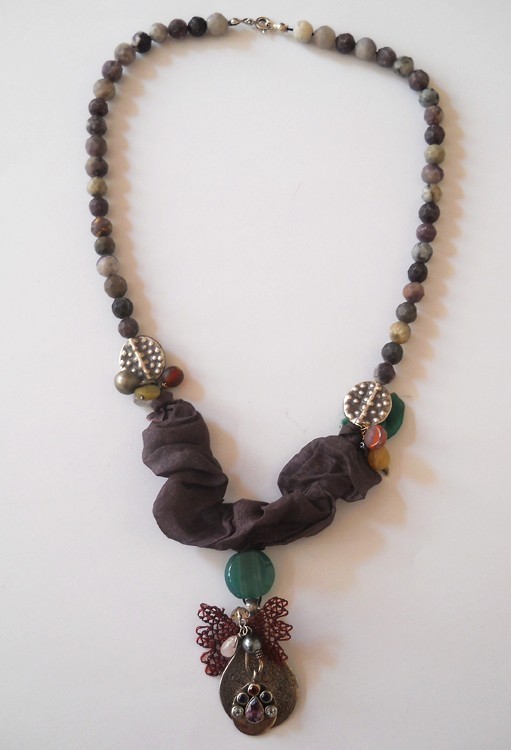 Takı KL8-Mor İpekli Kolye