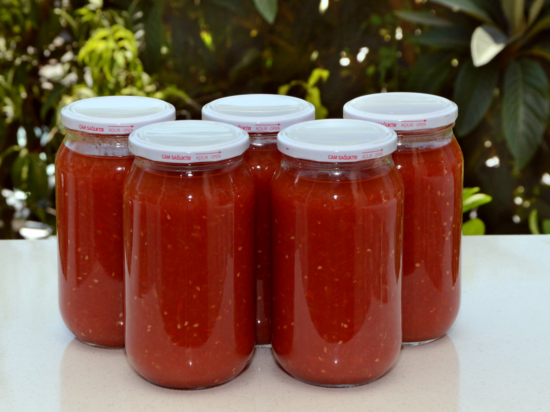 Evimizde Yaz Aylarında Kışlık Domates Nasıl Hazırlanır?